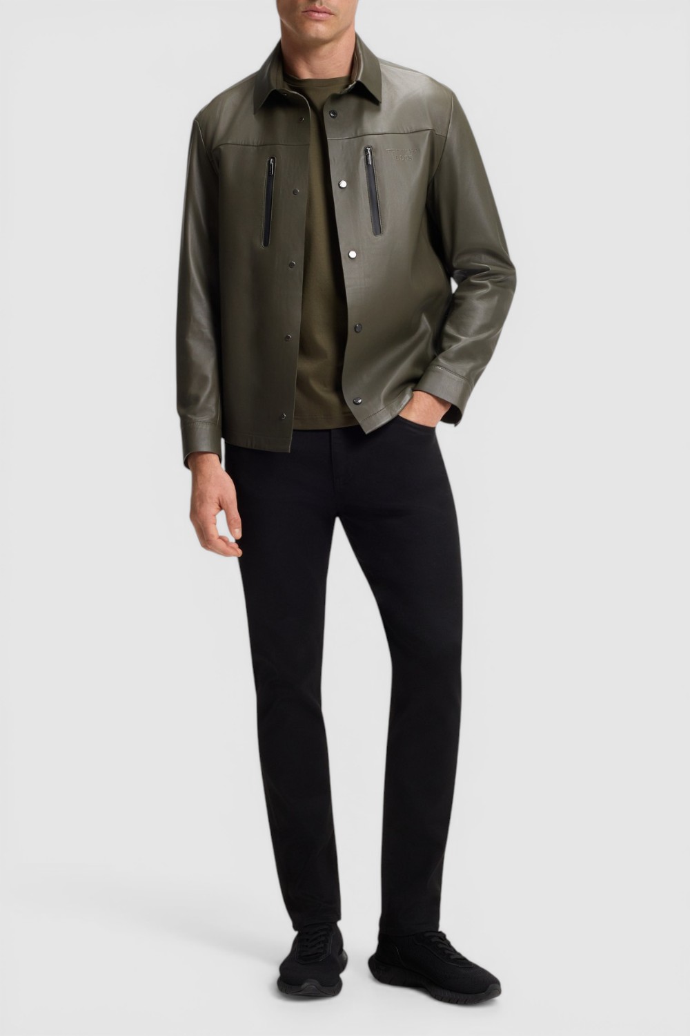 תמונת כל הלוק של חולצת טי בוס X פורשה